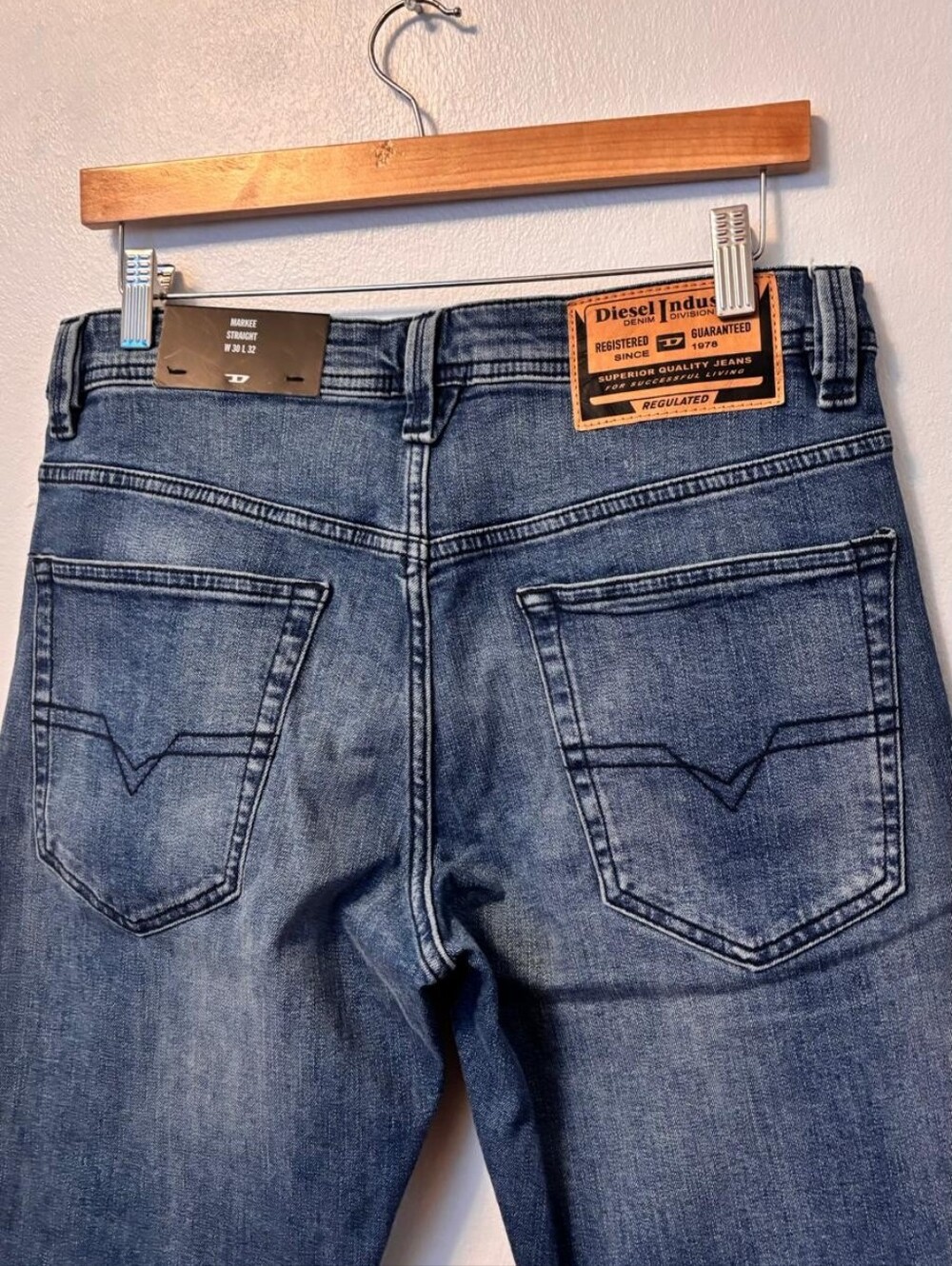 NWT Diesel Men's Straight Leg Jeans – Medium Wash (Brand New) - Picture 5 of 5